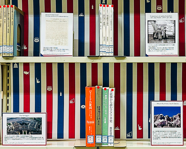 (写真)ポップ(独立宣言書やペンタゴン)